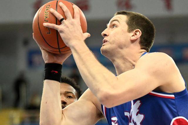 关键阶段顶住压力，球队笑到最后