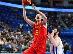 包含广东宏远CBA战胜福建男篮胡明轩关键得分的词条