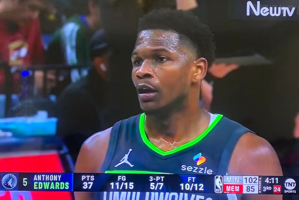 开云_季后赛席位争夺激烈，各队不容有失的简单介绍