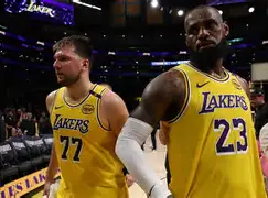 湖人NBA战胜孟菲斯灰熊詹姆斯关键三分(湖人险胜)