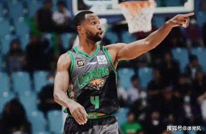 攻防两端发力，压制对手节奏