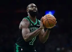 包含凯尔特人NBA战胜纽约尼克斯杰伦布朗突破得分的词条